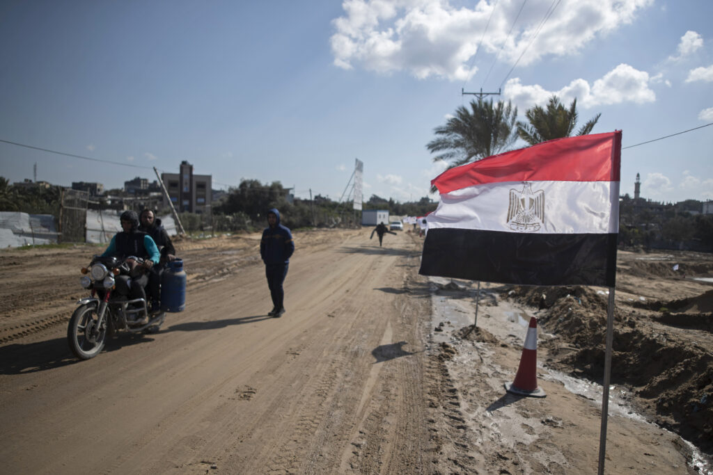 Αίγυπτος: Ένας νεκρός και πέντε τραυματίες από κατάρρευση διαφημιστικής πινακίδας εν μέσω αμμοθύελλας