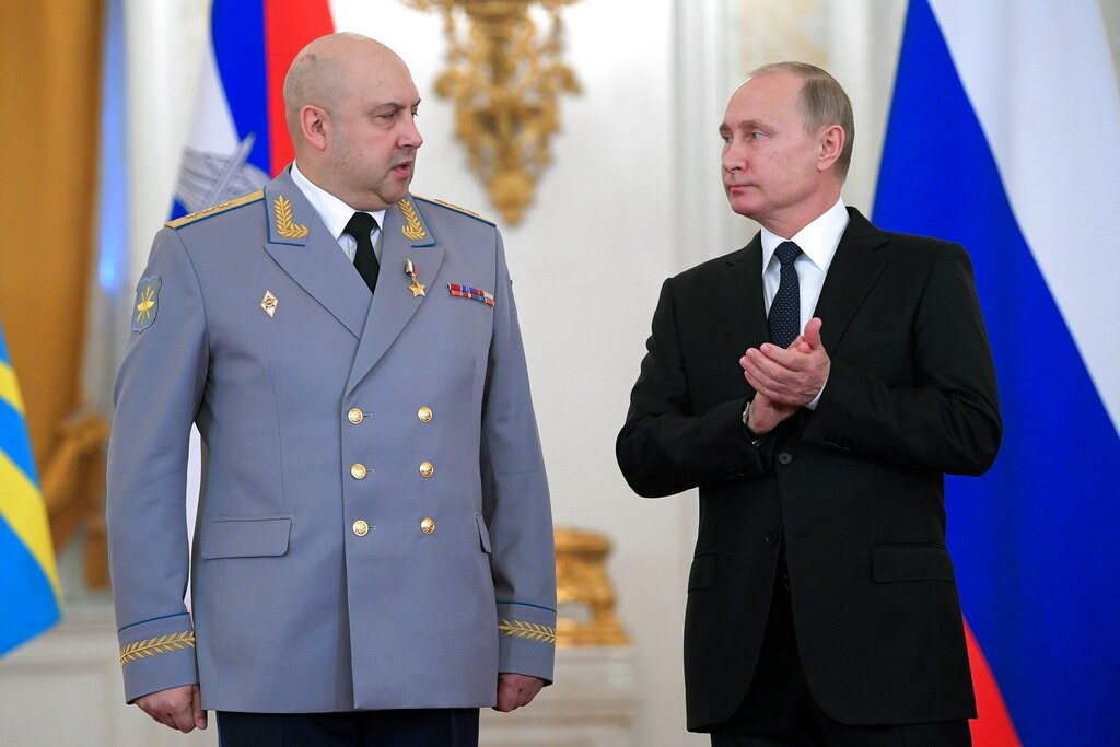 Ρωσία: Το Κρεμλίνο παραπέμπει στο υπουργείο Άμυνας τις ερωτήσεις για την τύχη του στρατηγού Σουροβίκιν