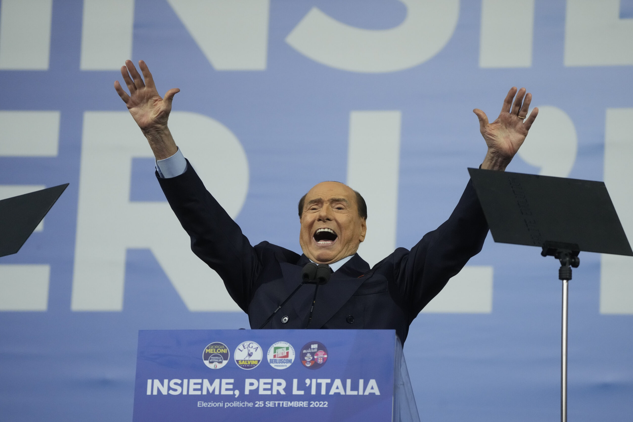 Σίλβιο Μπερλουσκόνι: Ο «Καβαλιέρε» που άλλαξε την Ιταλία, οι αμφιλεγόμενες στιγμές του και η αγάπη του για τη Μίλαν