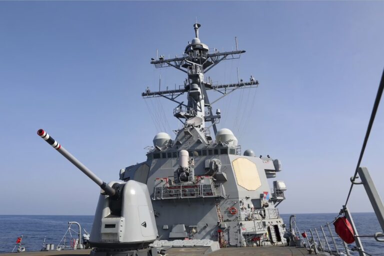 Δύο πολεμικά πλοία των ΗΠΑ και του Καναδά διέπλευσαν το Στενό της Ταϊβάν – Για υπονόμευση της ειρήνης κάνει λόγο το Πεκίνο