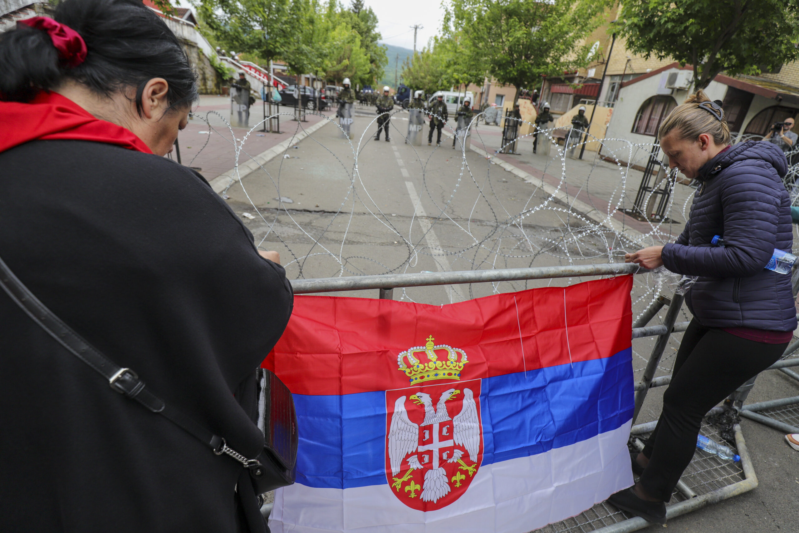ΗΒ για τις εξελίξεις στο βόρειο Κοσσυφοπέδιο: Ζητούμε την απελευθέρωση των Κοσοβάρων αστυνομικών που συνελήφθησαν στις 14/6