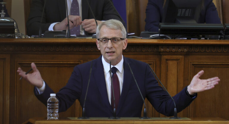 Βουλγαρία: Η νέα φιλοδυτική κυβέρνηση θα δώσει πρόσθετη στρατιωτική βοήθεια στην Ουκρανία