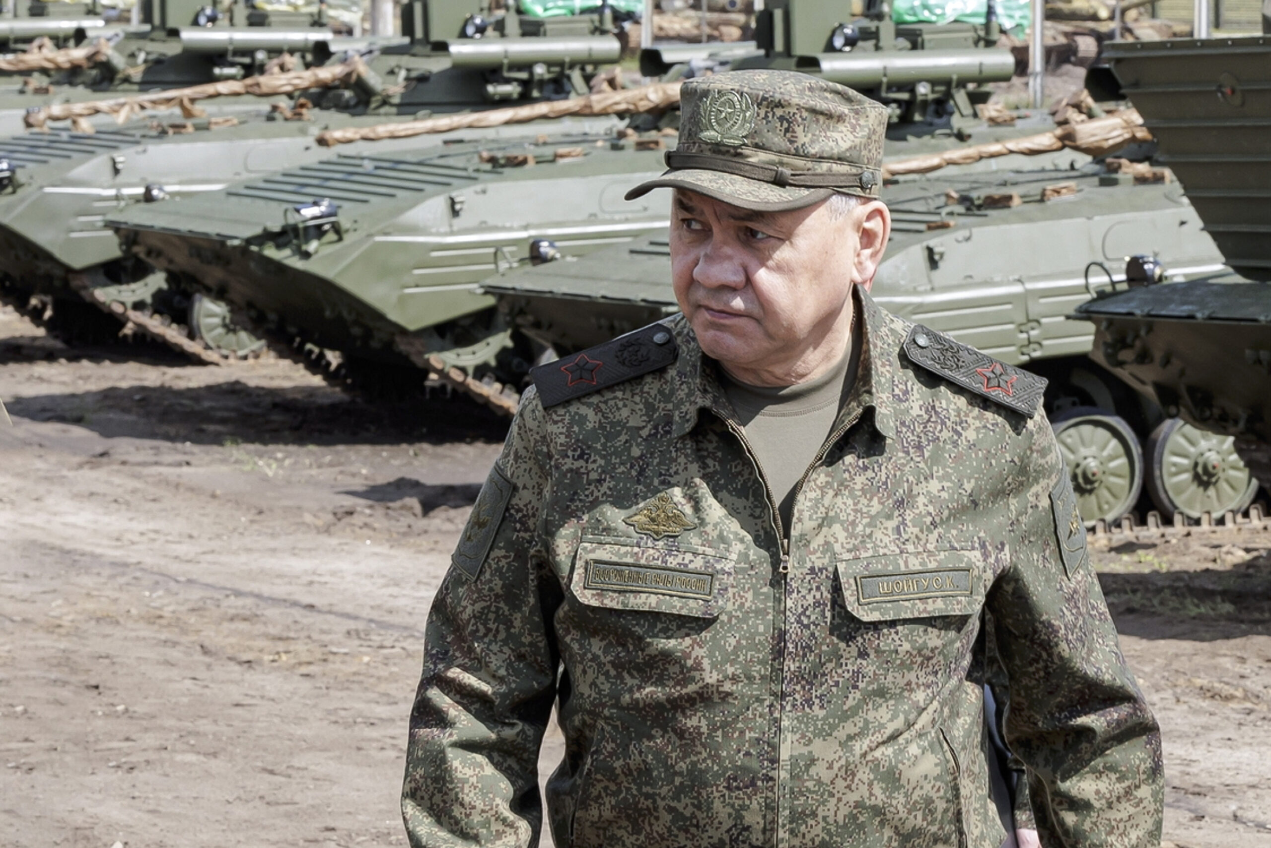 Ο Σόιγκου ζήτησε να μειωθεί ο χρόνος παράδοσης στρατιωτικού εξοπλισμού στις δυνάμεις που μάχονται στην Ουκρανία