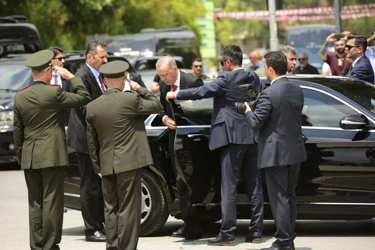Στα κατεχόμενα ο Ερντογάν – Εγκαινίασε το «Προεδρικό Μέγαρο» κι επέμεινε στη «λύση των δύο κρατών»