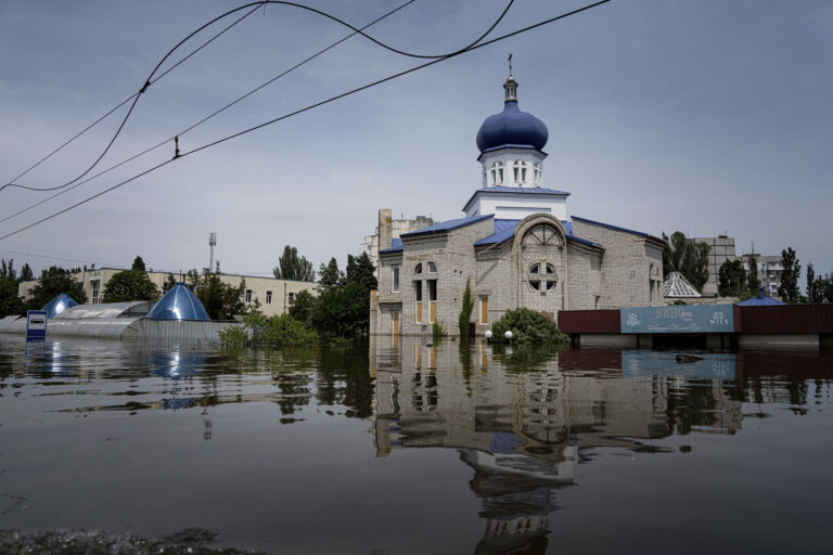 Φράγμα Καχόβκα: Η Ρωσία αρνείται τη βοήθεια του ΟΗΕ – Ο απολογισμός των θυμάτων γίνεται ολοένα πιο βαρύς