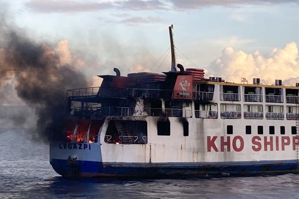 Φιλιππίνες: Αίσιο τέλος για την περιπέτεια των 120 επιβατών του πλοίου που έπιασε φωτιά
