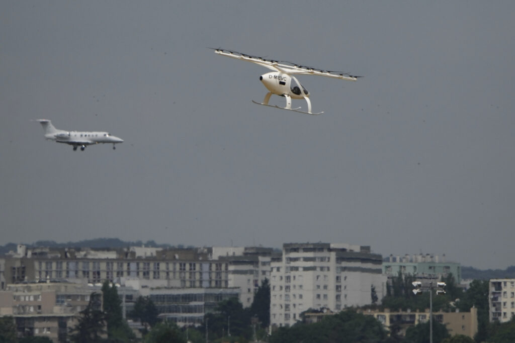 “Paris AirShow 2023”: Εντυπωσιακά αεροσκάφη «σκίζουν τους αιθέρες» στο Παρίσι – Φωτογραφίες και βίντεο