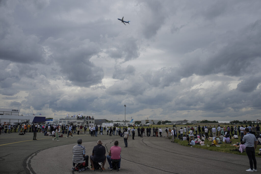 “Paris AirShow 2023”: Εντυπωσιακά αεροσκάφη «σκίζουν τους αιθέρες» στο Παρίσι – Φωτογραφίες και βίντεο