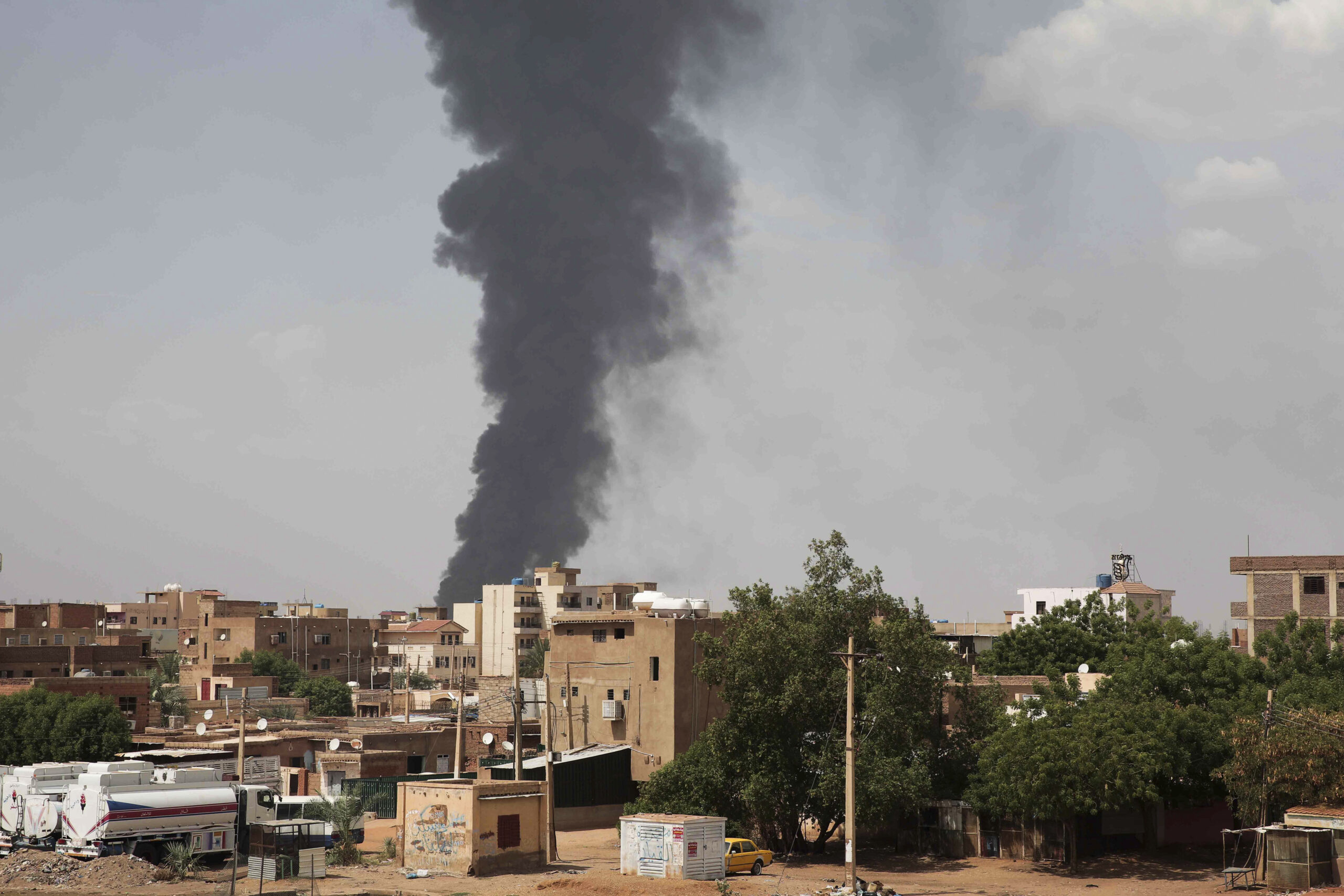 Συνεχίζονται οι μάχες στο Σουδάν: Ισχυρή έκρηξη κοντά στο αρχηγείο των ενόπλων δυνάμεων στο Χαρτούμ