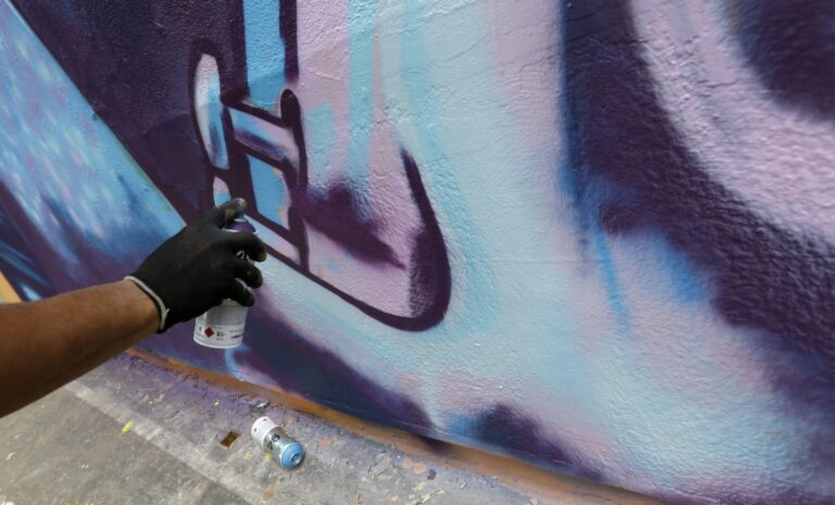 Φινλανδία: Αντιδήμαρχος πιάστηκε να κάνει γκράφιτι