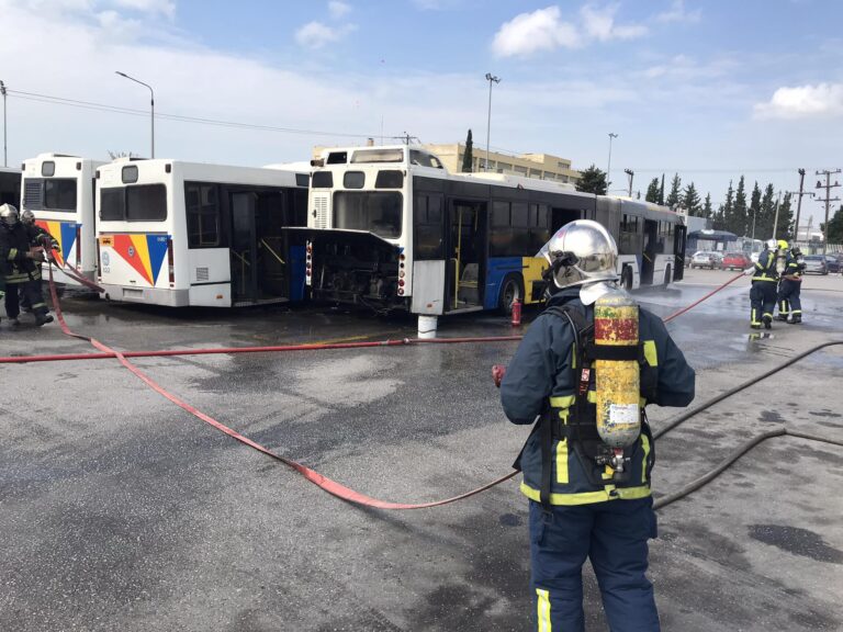 Θεσσαλονίκη: Εντυπωσιακή άσκηση φωτιάς σε αμαξοστάσιο του ΟΑΣΘ (video)
