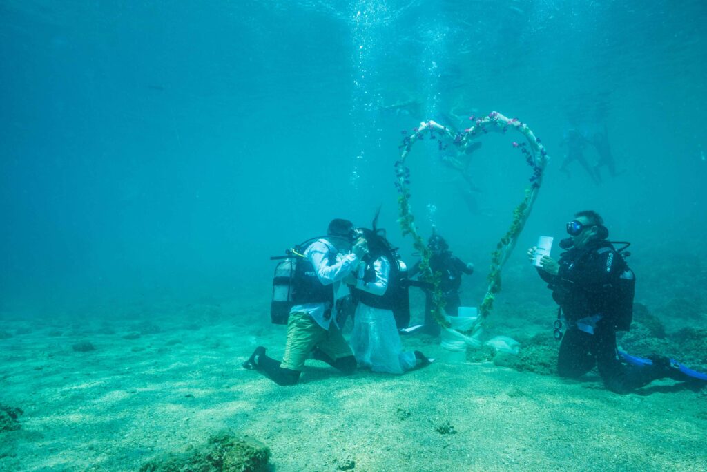 Αλόννησος: Γάμος στο βυθό – Πρωτότυπο “υποβρύχιο κάλεσμα” από το δήμο