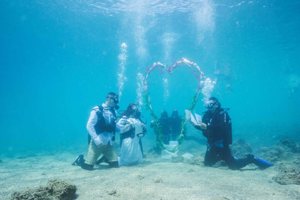 Αλόννησος: Γάμος στο βυθό – Πρωτότυπο “υποβρύχιο κάλεσμα” από το δήμο