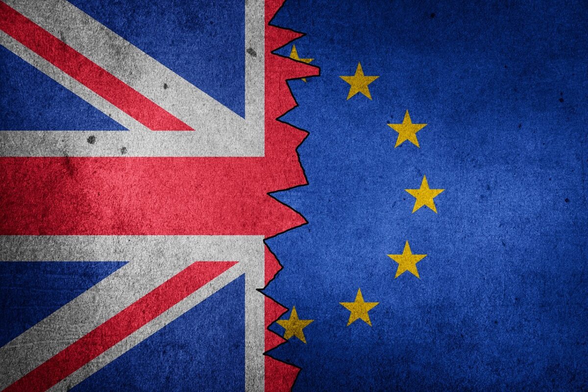 Βρετανία: Υπέρ της επανένταξης στην ενιαία αγορά η πλειοψηφία, επτά χρόνια μετά το δημοψήφισμα για το Brexit (δημοσκόπηση)