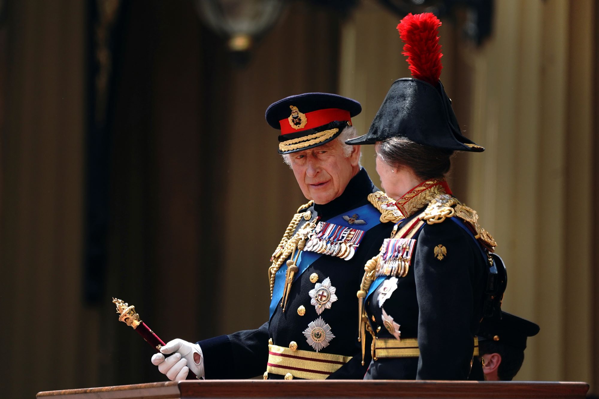 Βρετανία: Έφιππος ο βασιλιάς Κάρολος στη στρατιωτική παρέλαση για τα γενέθλιά του – Γιατί τα γιορτάζει δύο φορές