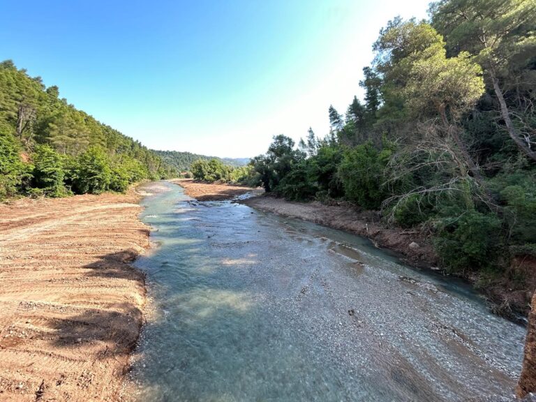 Αντιπλημμυρική προστασία από τον Ερύμανθο ποταμό
