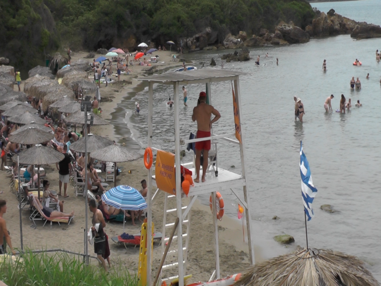 Ποιες εκλογές; Προτίμησαν τις Ηλειακές ακτές…