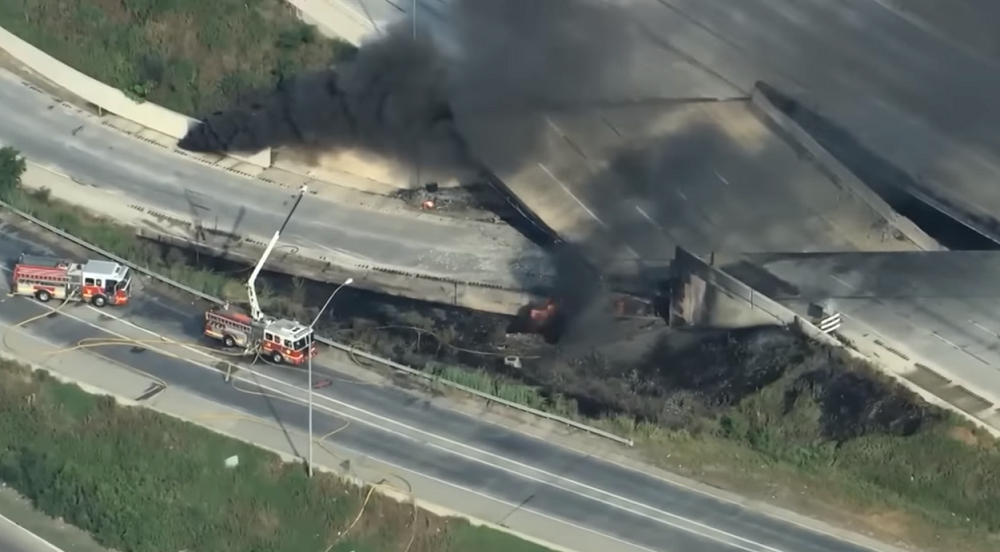Φιλαδέλφεια: Κατέρρευσε τμήμα αυτοκινητοδρόμου μετά από φωτιά σε βυτιοφόρο (video)