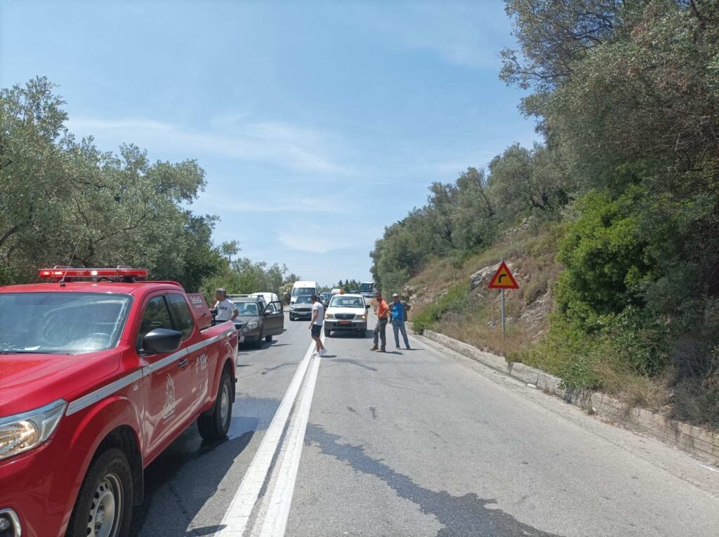 Βγήκε σώος από φλεγόμενο αυτοκίνητο