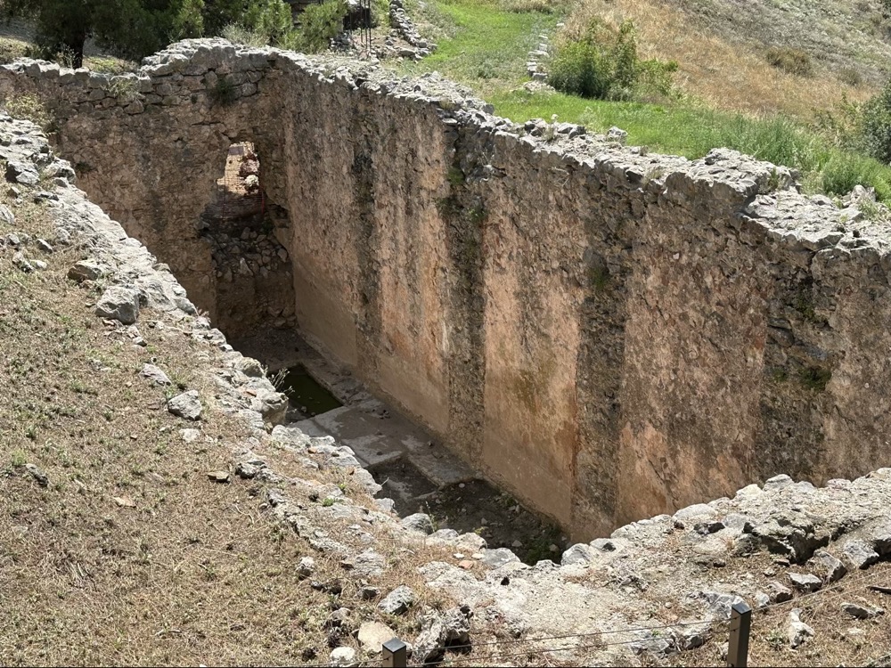 Με ικανοποιητικό ρυθμό εξελίσσονται οι εργασίες ανάδειξης της Ακρόπολης της Αρχαίας Φαρσάλου
