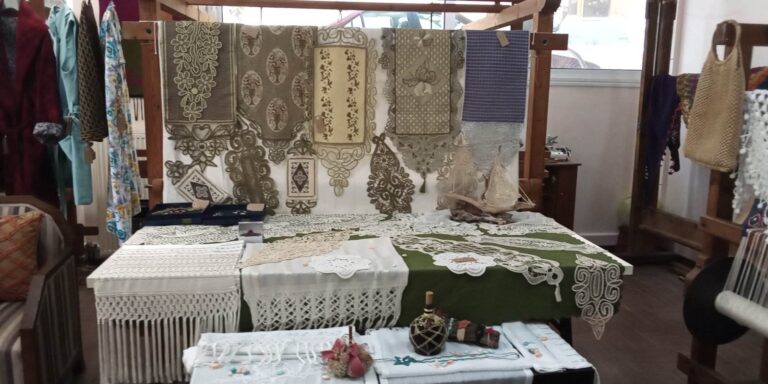 Έκθεση με παραδοσιακές καλοκαιρινές δημιουργίες από το Λύκειο Ελληνίδων