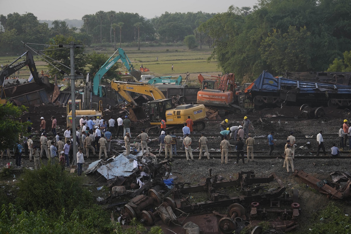 Ινδία- σιδηροδρομικό δυστύχημα: Εντοπίστηκαν τα αίτια και οι “υπεύθυνοι” της τραγωδίας, σύμφωνα με τον υπουργό Σιδηροδρόμων