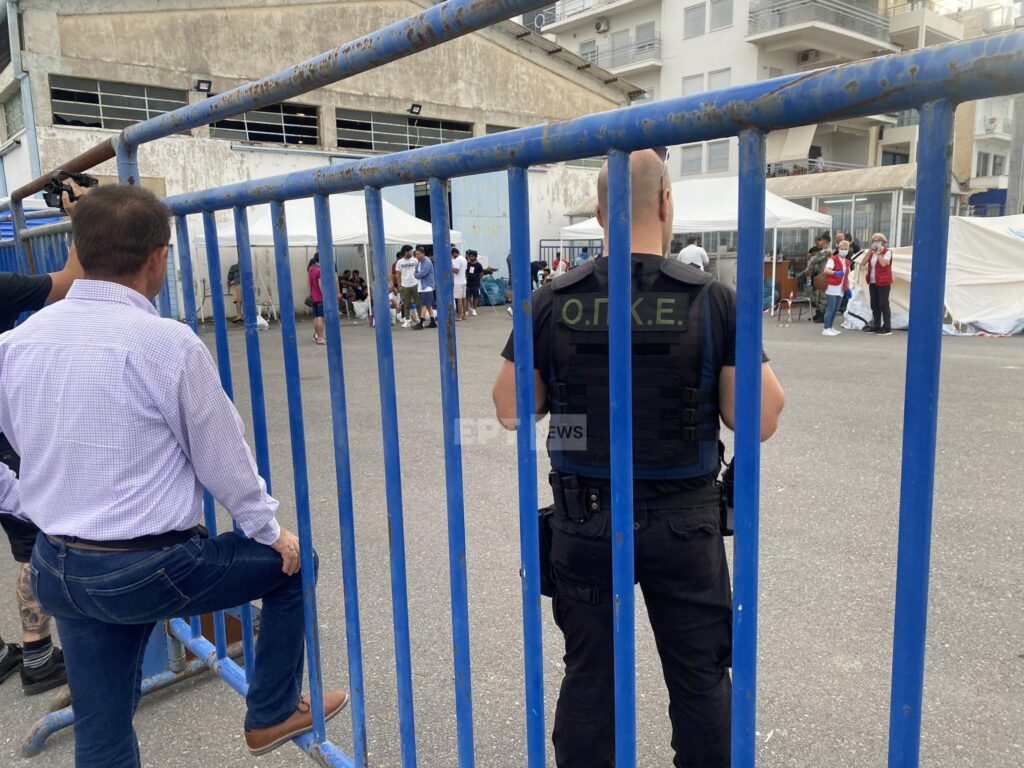 Ναυάγιο: Στη Μαλακάσα μεταφέρονται οι διασωθέντες – Τη Δευτέρα (19/6) απολογούνται οι 9 συλληφθέντες