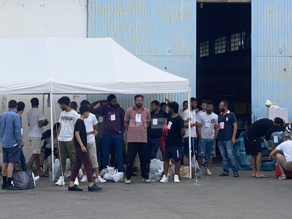 Ναυάγιο: Στη Μαλακάσα μεταφέρονται οι διασωθέντες – Τη Δευτέρα (19/6) απολογούνται οι 9 συλληφθέντες