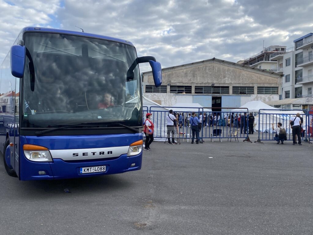 Ναυάγιο: Στη Μαλακάσα μεταφέρονται οι διασωθέντες – Τη Δευτέρα (19/6) απολογούνται οι 9 συλληφθέντες