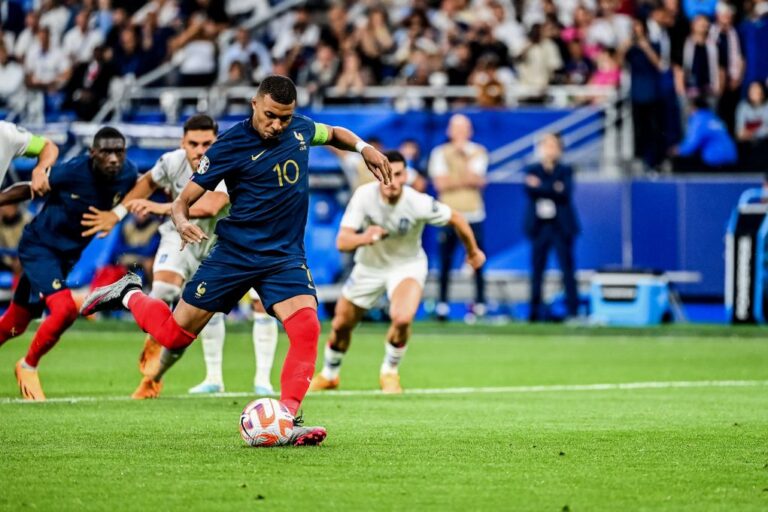 Η Γαλλία λύγισε με 1-0 τη σθεναρή αντίσταση της Ελλάδας στο Παρίσι (highlights)
