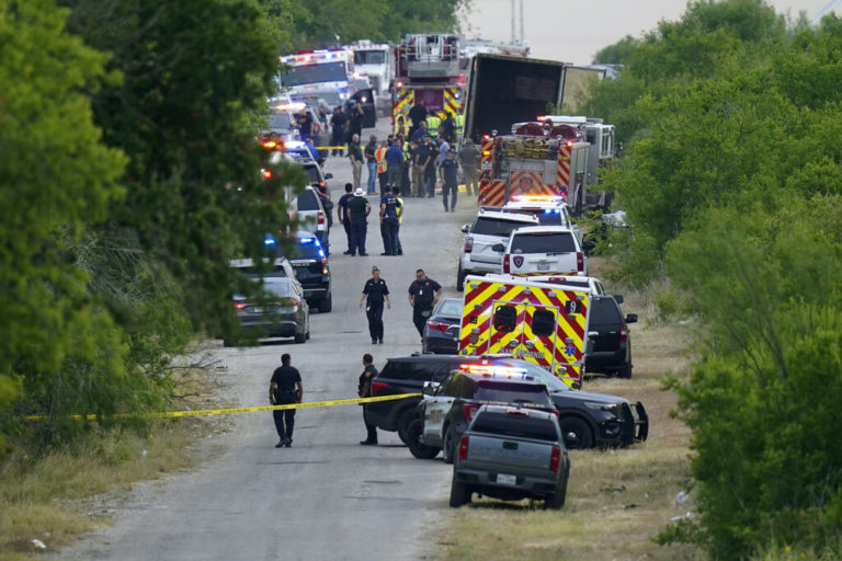 ΗΠΑ: Τέσσερις Μεξικανοί συνελήφθησαν για τον θάνατο 53 μεταναστών, πριν από ένα χρόνο, σε ρυμουλκό φορτηγού στο Τέξας