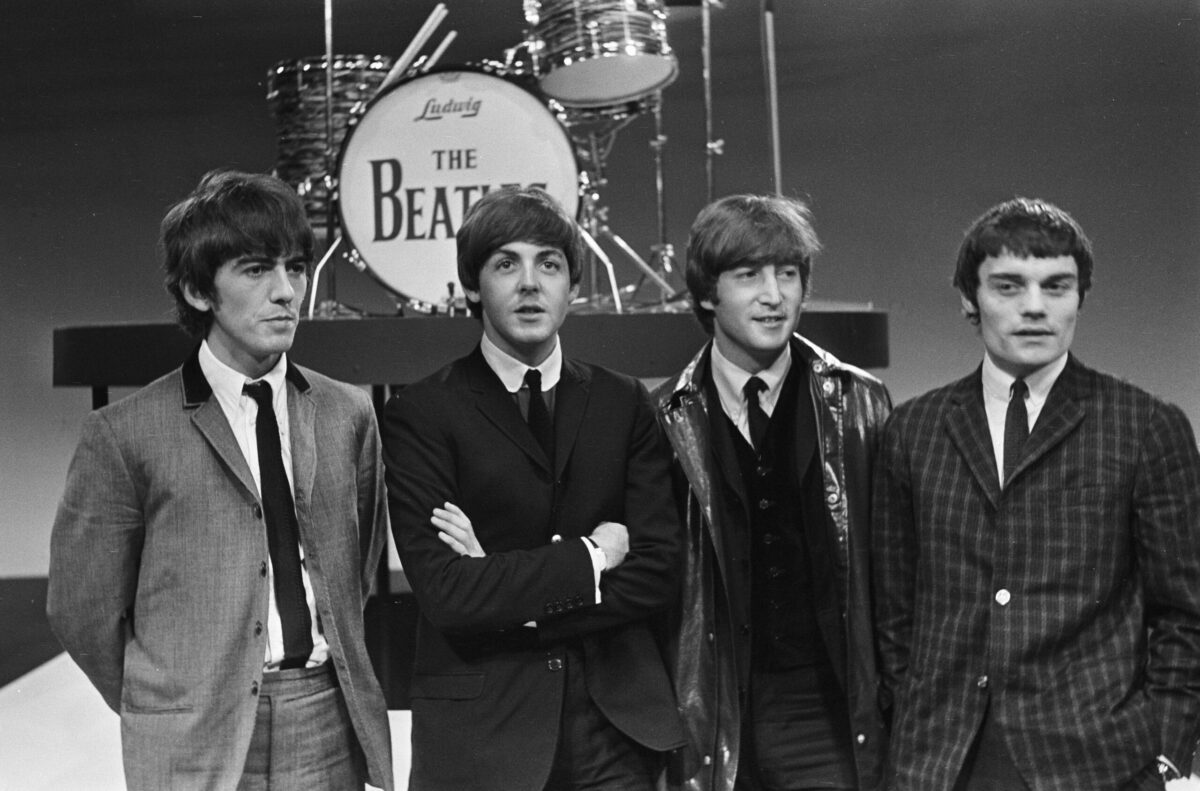 The Beatles tijdens televisieopnames in Hillegom. Jimmie Nicol vervangt Ringo Starr.