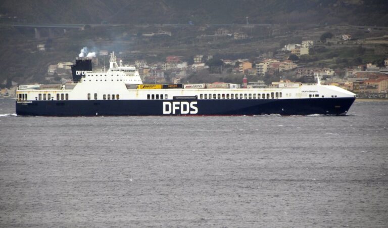 Επιχείρηση Ιταλών κομάντος σε «πειρατεία» λαθρομεταναστών σε τουρκικό πλοίο ανοικτά της Νάπολης