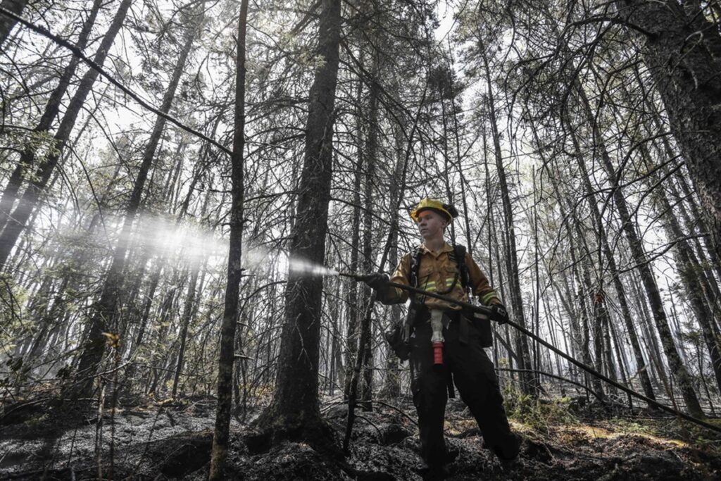 Καναδάς: Συνεχίζουν να καίνε τα δάση εκατοντάδες πυρκαγιές – Κρίσιμη η κατάσταση τις επόμενες ημέρες
