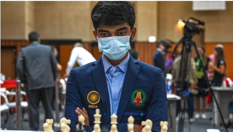 Το παιδί-θαύμα στο σκάκι είναι Ινδός και νίκησε τον ν. 1 στον κόσμο και πέντε φορές παγκόσμιο πρωταθλητή