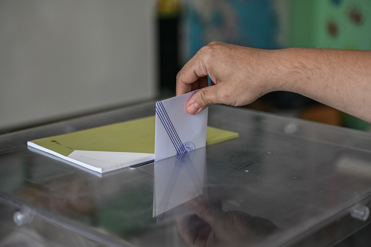 Κρήτη: Χωρίς προβλήματα η διεξαγωγή των εκλογών – Στο Αρκαλοχώρι ψηφίζει ο Νίκος Ανδρουλάκης