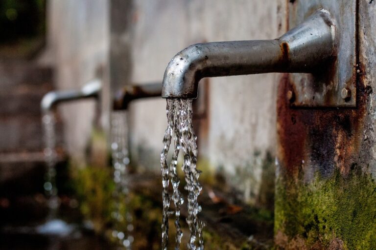 ΗΠΑ: Εταιρείες παραγωγής χημικών θα καταβάλλουν δισεκατομμύρια δολάρια για υποθέσεις μόλυνσης πόσιμου νερού από τα «παντοτινά χημικά»