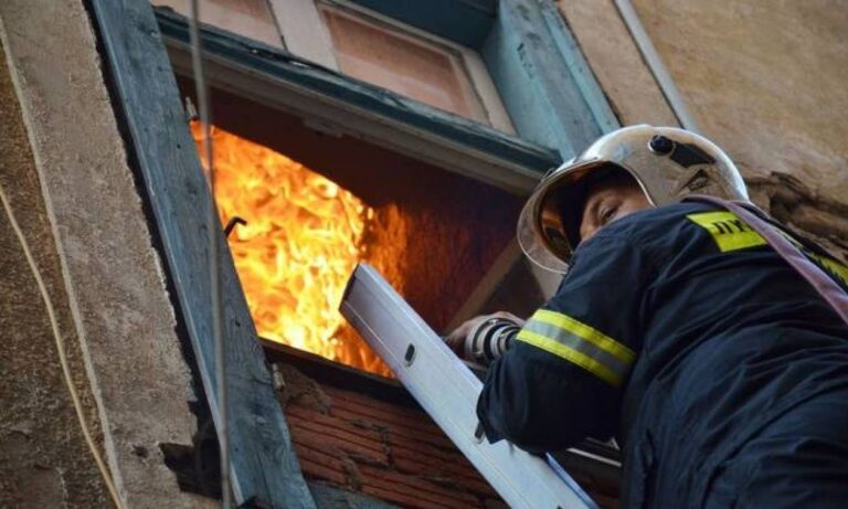 Βόλος: Φωτιά σε διαμέρισμα στον Ξηρόκαμπο
