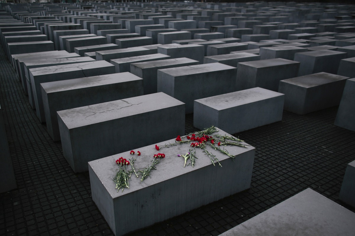 Γερμανία: Θα πληρώσει 1,4 δισ. δολάρια αποζημίωση για τους επιζώντες του Ολοκαυτώματος