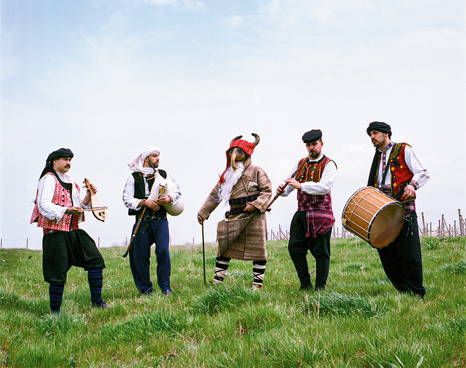 «Γιατί ’ναι μαύρα τα βουνά: Οι μουσικές κουλτούρες των νότιων Βαλκανίων» από τη Στέγη Ιδρύματος Ωνάση