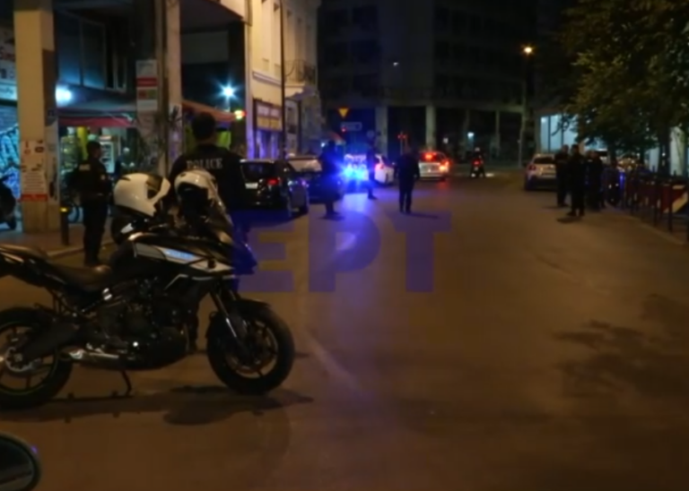 Άγρια συμπλοκή στην πλατεία Βάθης – Ένας νεκρός