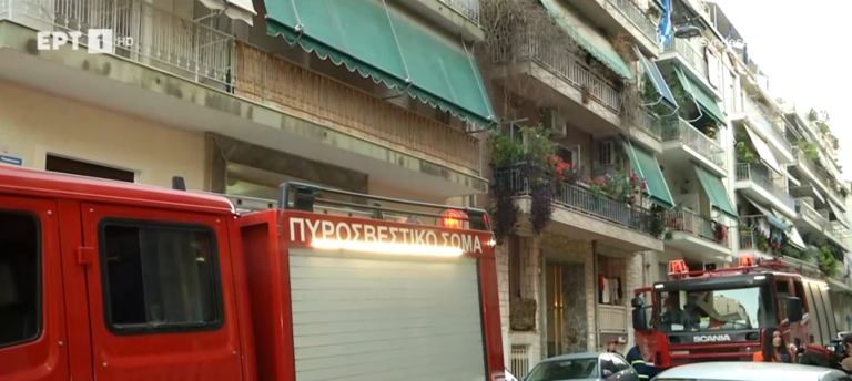Φωτιά σε διαμέρισμα στο κέντρο της Αθήνας – Ένας νεκρός από τις αναθυμιάσεις