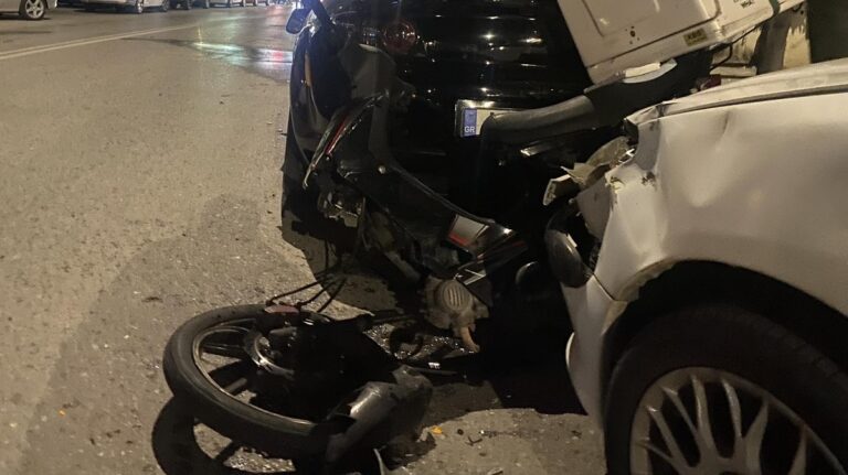 Καλαμάτα: Σοβαρός τραυματισμός οδηγού «ντελίβερι» σε τροχαίο – Νέο ατύχημα με ένα τραυματία (βίντεο)