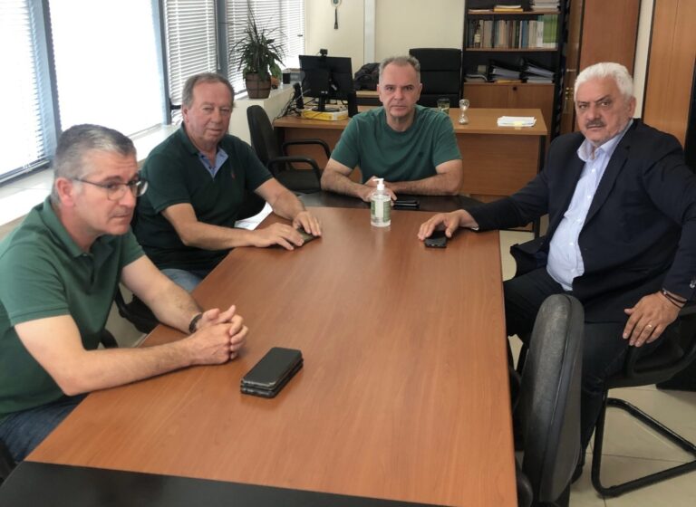 Επίσκεψη του πρώην δημάρχου Τεμπών στον ΕΛΓΑ για τα προβλήματα των αγροτών της περιοχής
