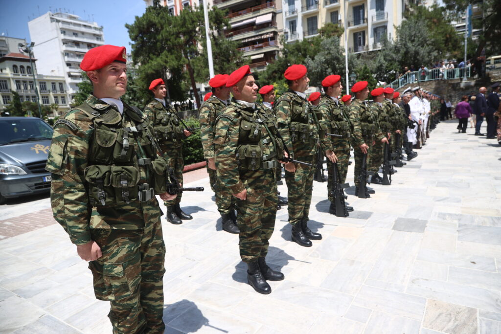 Θεσσαλονίκη: Με τιμές η εξόδιος ακολουθία για τον Μιχαήλ Κωσταράκο