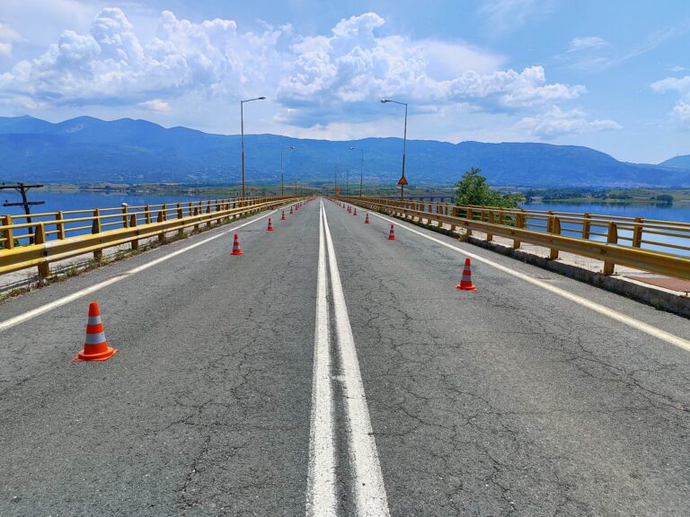 Στην κυκλοφορία και πάλι η γέφυρα Σερβίων για οχήματα ως 3,5 τόνους (video)