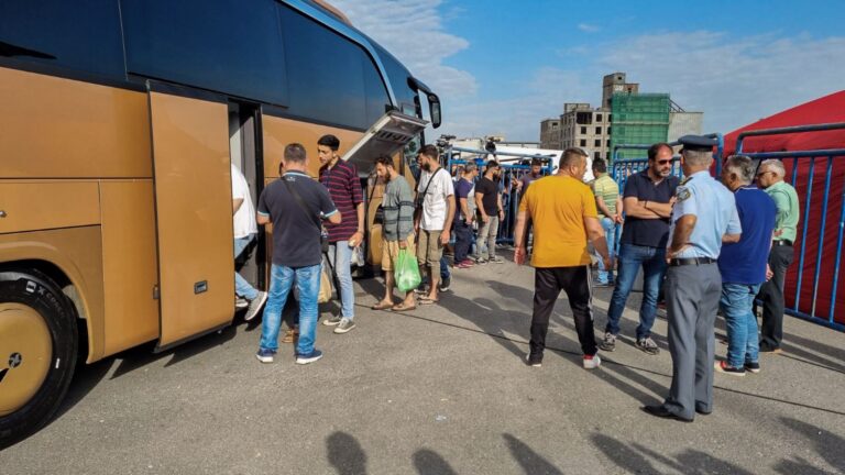 Ναυάγιο: «Το πρώτο που ζητούν οι διασωθέντες είναι να ενημερώσουν τις οικογένειές τους ότι είναι ζωντανοί»