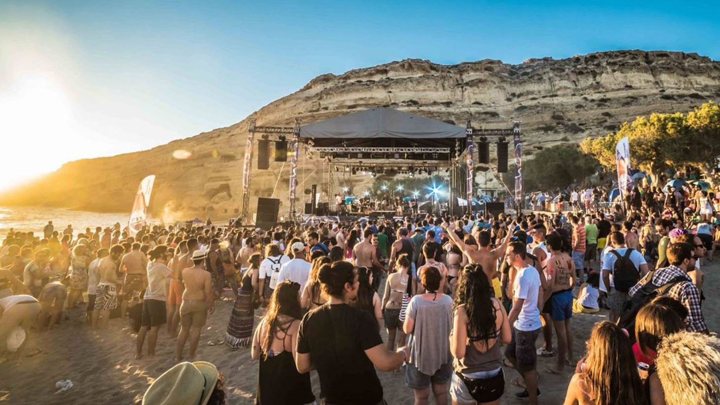 Ηράκλειο: Η ολική επαναφορά του Matala Beach Festival 23-25 Ιουνίου – Τρεις σκηνές, μεγάλα ονόματα και χιλιάδες επισκέπτες