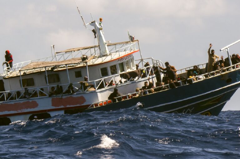 Τυνησία: Τουλάχιστον 12 μετανάστες αγνοούνται και 3 έχασαν τη ζωή τους μετά τη βύθιση τριών σκαφών στα ανοικτά των ακτών της χώρας