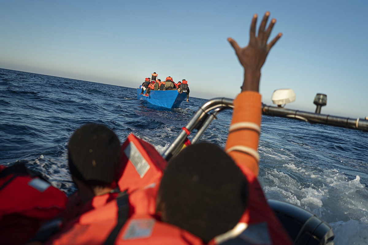 Ακυβέρνητη λέμβος με 26 μετανάστες εντοπίστηκε ανοιχτά της Κω